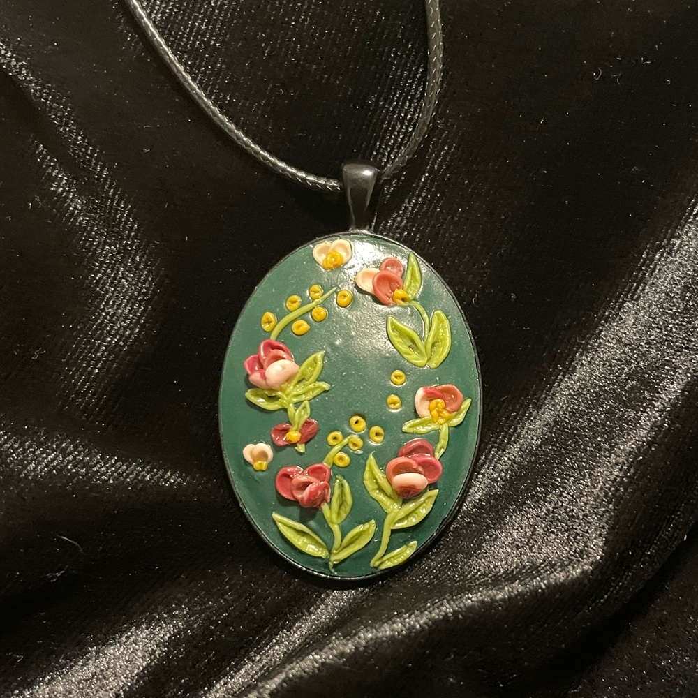 Oval Floral Pendant Necklace